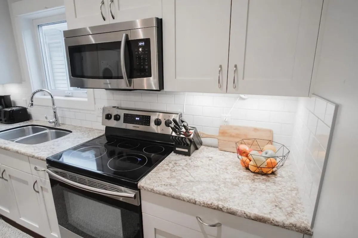 Downtown Kingbed 4Br Fireplace Bikelane Edmonton Holiday home