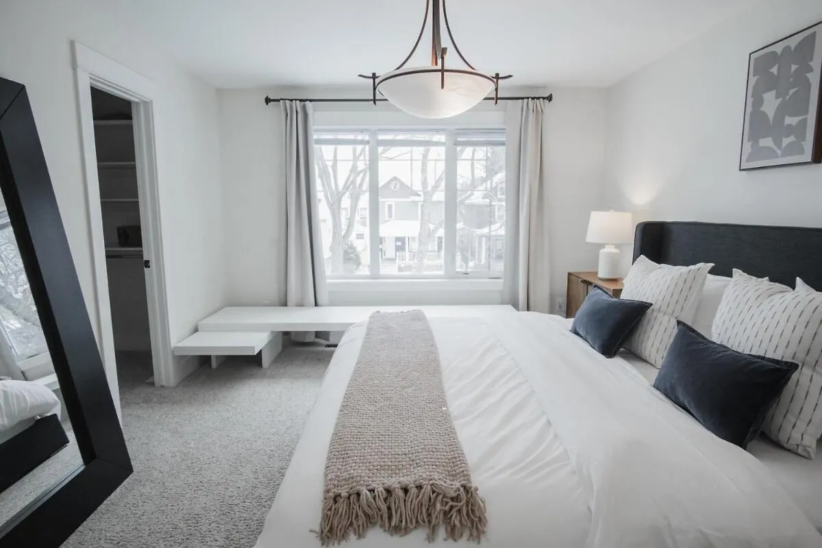 Holiday home Downtown Kingbed 4Br Fireplace Bikelane Edmonton