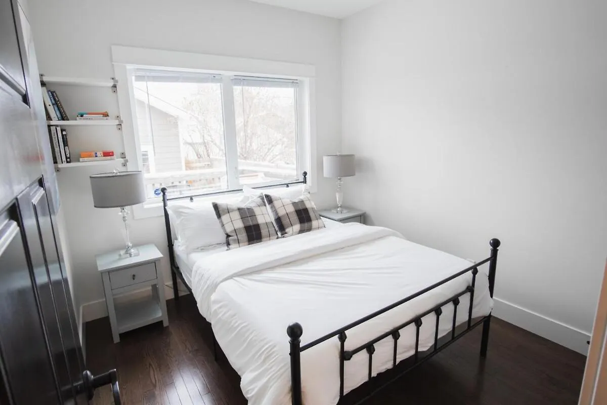 Downtown Kingbed 4Br Fireplace Bikelane Edmonton Canada
