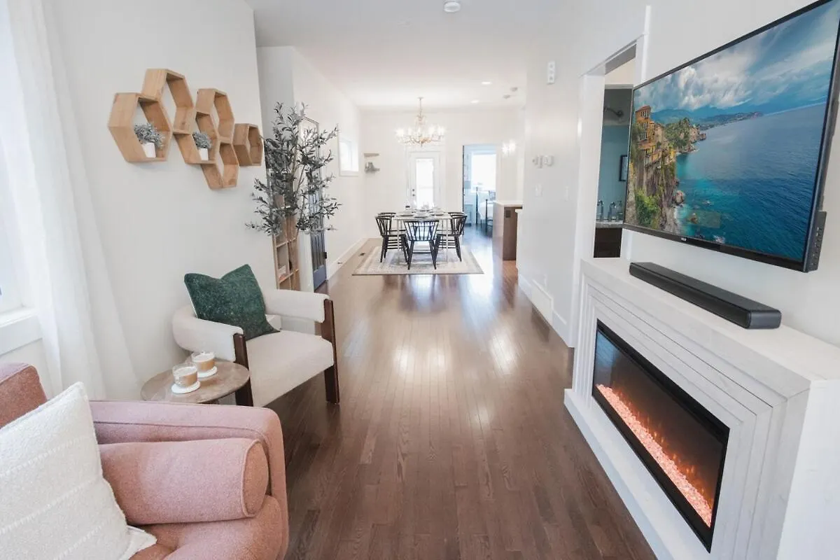Downtown Kingbed 4Br Fireplace Bikelane Edmonton 0*,  Canada