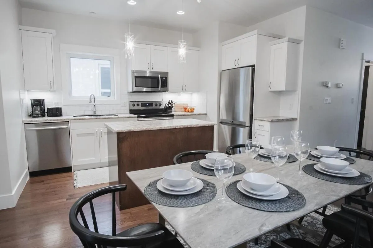 Holiday home Downtown Kingbed 4Br Fireplace Bikelane Edmonton