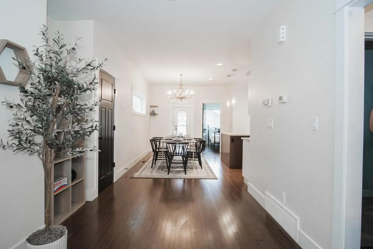 Holiday home Downtown Kingbed 4Br Fireplace Bikelane Edmonton Canada