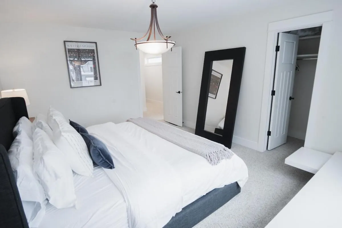 Downtown Kingbed 4Br Fireplace Bikelane Edmonton