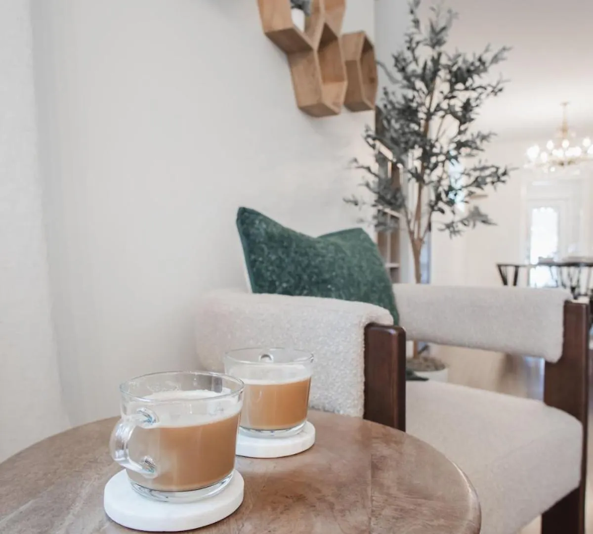 Downtown Kingbed 4Br Fireplace Bikelane Edmonton Holiday home