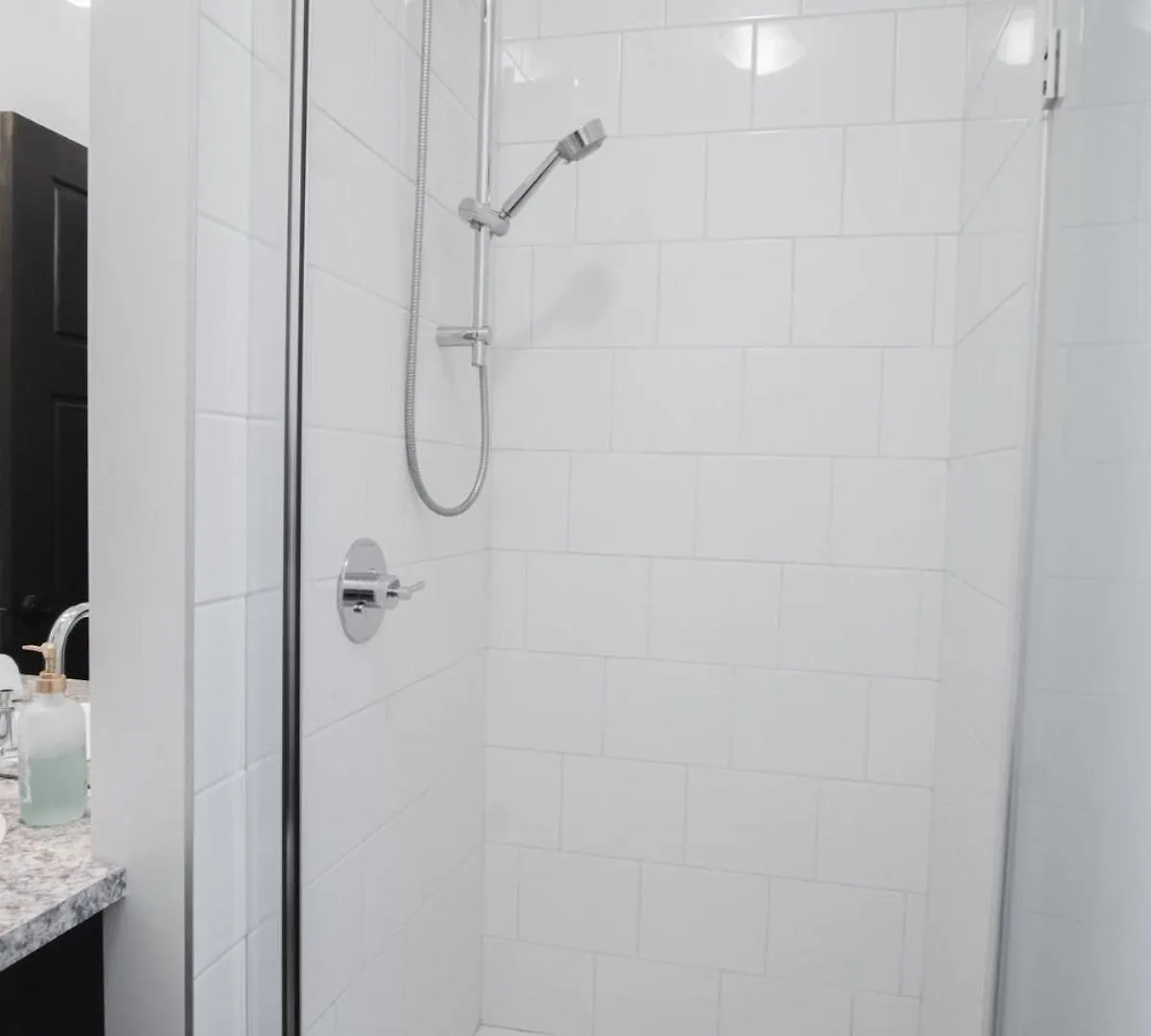 Downtown Kingbed 4Br Fireplace Bikelane Edmonton 0*,  Canada