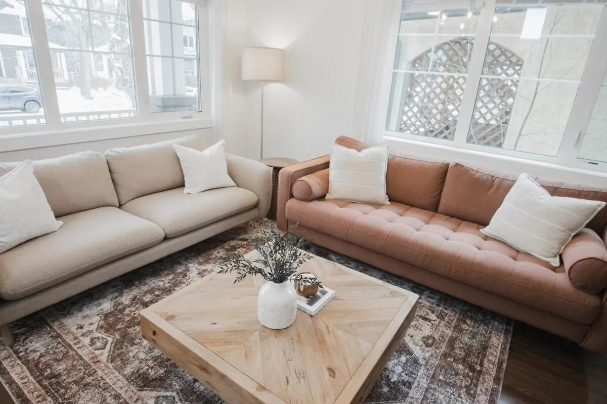 Downtown Kingbed 4Br Fireplace Bikelane Edmonton Holiday home