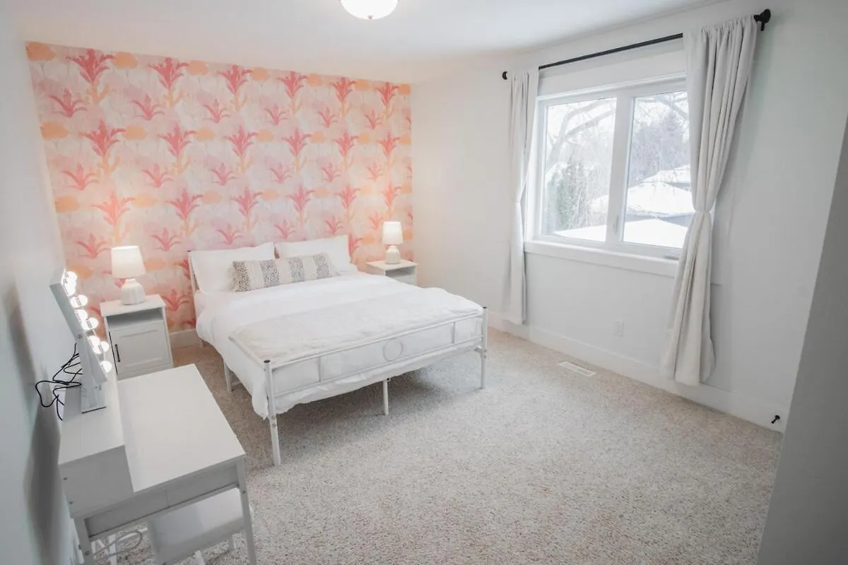 Downtown Kingbed 4Br Fireplace Bikelane Edmonton