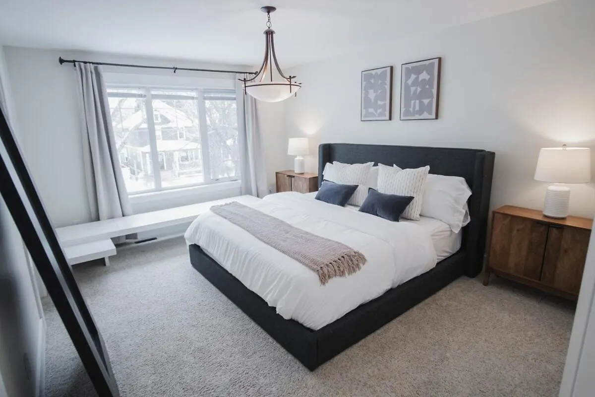 Holiday home Downtown Kingbed 4Br Fireplace Bikelane Edmonton