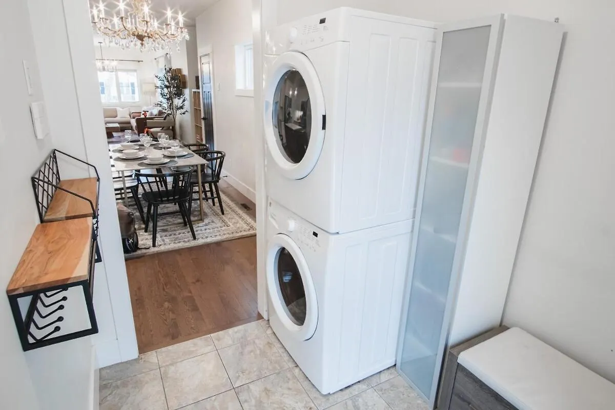 Downtown Kingbed 4Br Fireplace Bikelane Edmonton 0*,  Canada