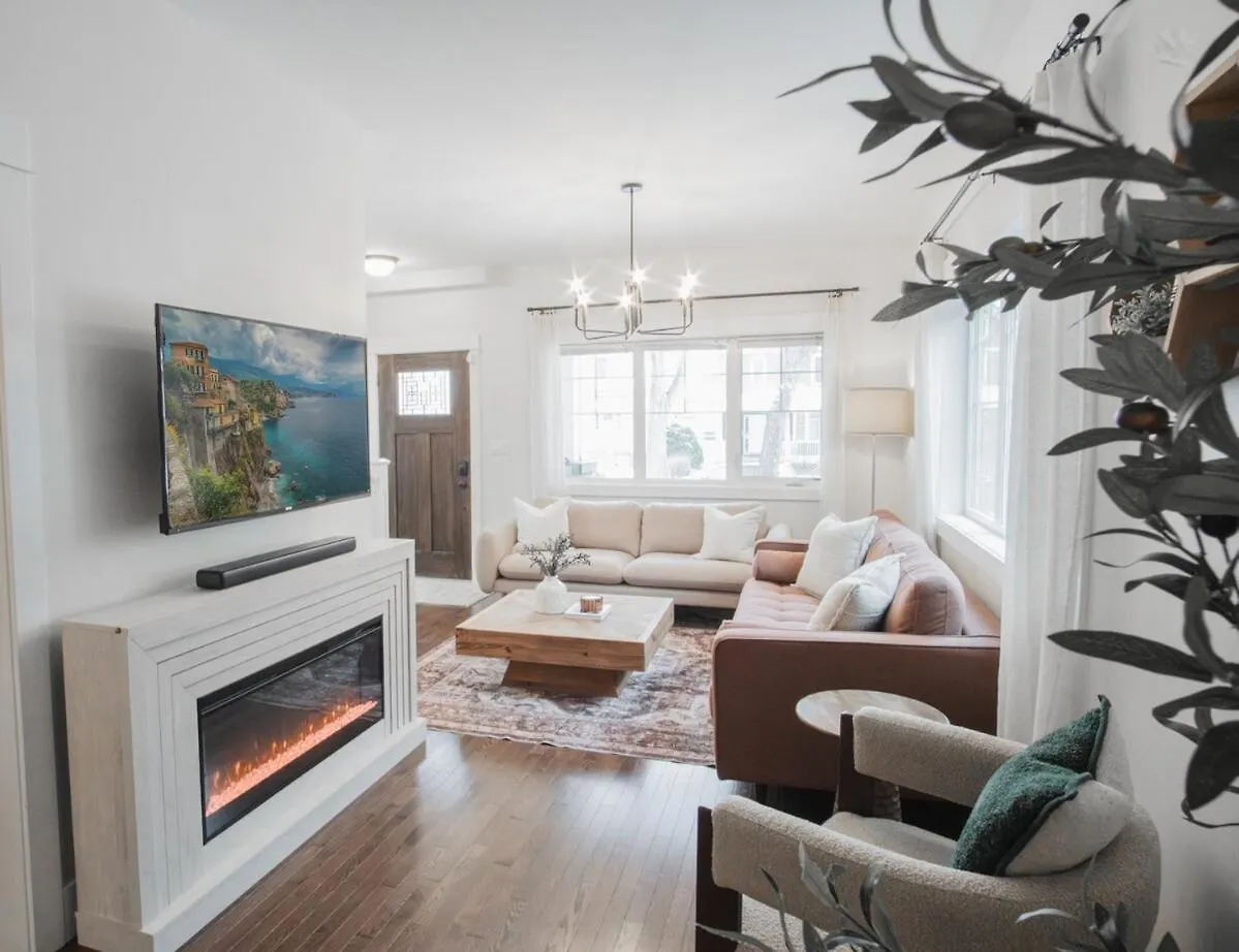 Downtown Kingbed 4Br Fireplace Bikelane Edmonton